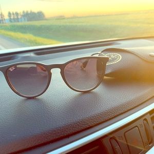 Matte black Erika ray ban sunglasses